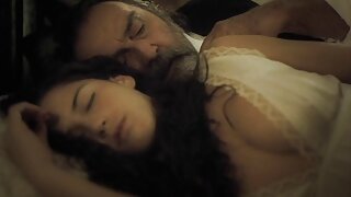 नॉटी नेक्स्टडोअर चिक एस्पेन ओरा तिच्या लहान स्तनांना छेदलेल्या स्तनाग्र आणि रसाळ गांड दाखवते. मग ती शेजाऱ्याच्या डिकवर हल्ला करते आणि अधाशीपणे ते चोखते. मग तुम्हाला डॉगी स्टाईल पोझमध्ये अतृप्त टवाट दिसेल. हॉट आणि रोमांचक अस्पेन ओरा क्लिप तुमच्या डिकला वेड लावेल.