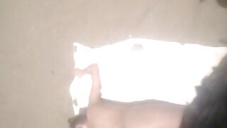 घाणेरड्या FFM थ्रीसम XXX पॉर्न क्लिपमध्ये रशियन कुत्र्यांचा कडकडाट होतो
